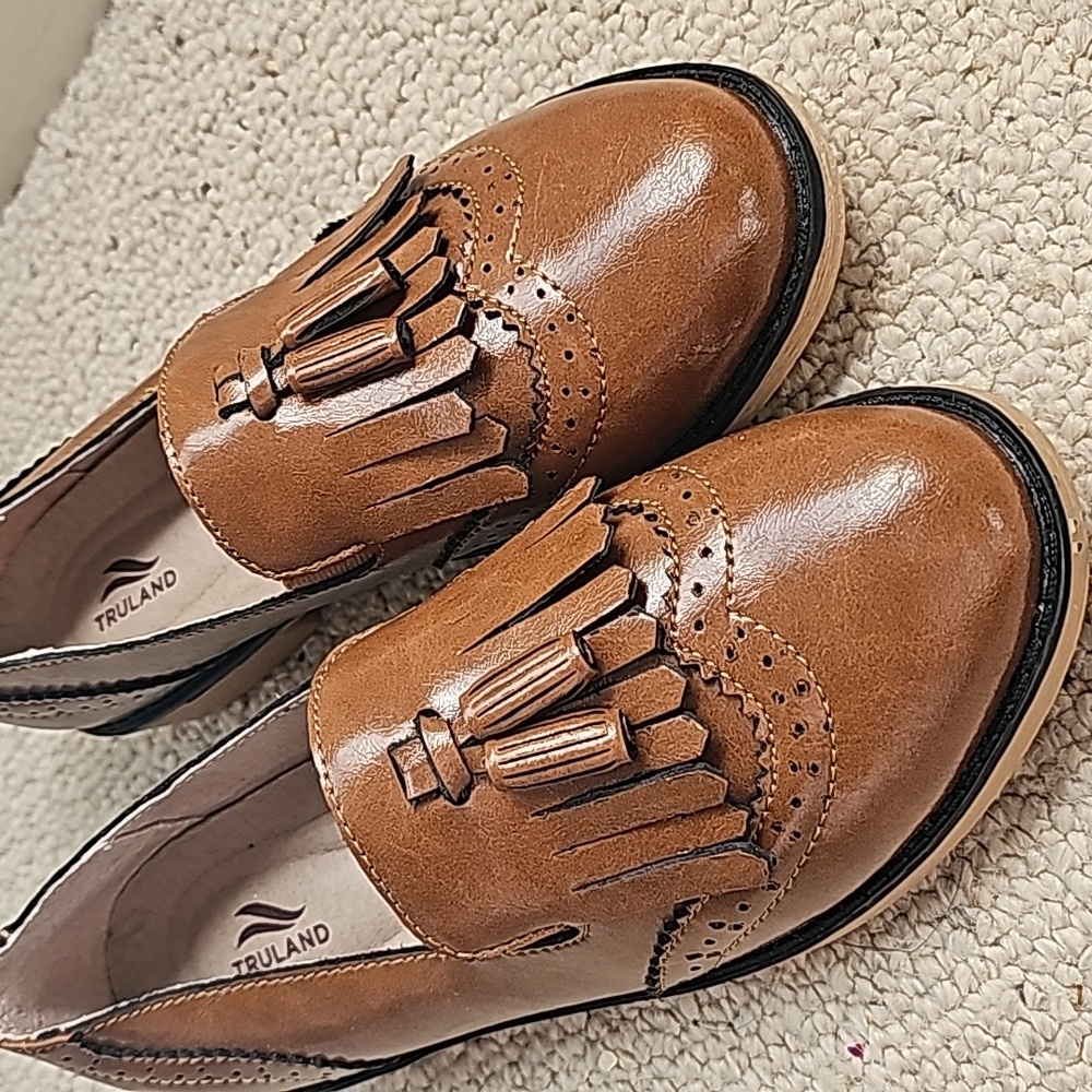 Truland Brown Leather Penny Loafers Women's / Size 39 / Size 8 / Never Worn